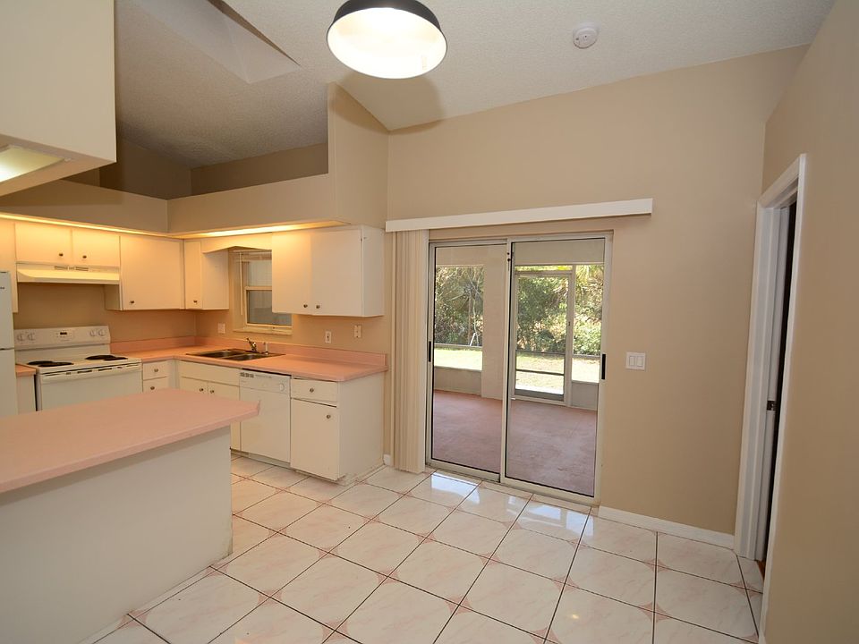 1st image of 19 Flemingwood Ln
