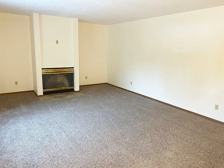 4PLEX-1911 Carol Dr — Photo 4