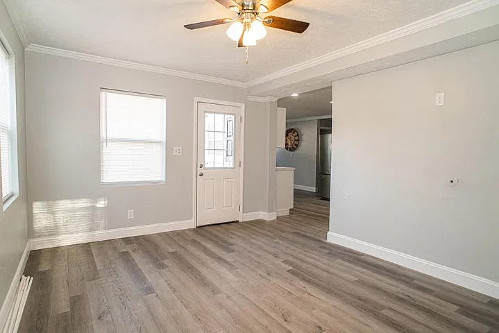 3 bed, 1056 sqft, $1,700 — Photo 2