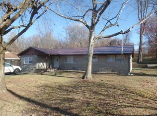 135 N Seminary St, Bloomfield, IN 47424