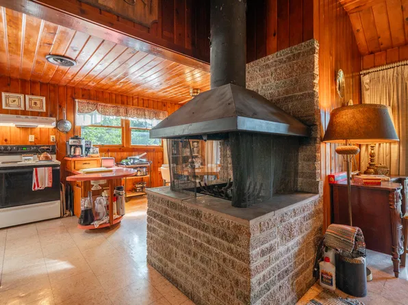 18841 Lower Salt Creek Rd, Lakehead, CA 96051