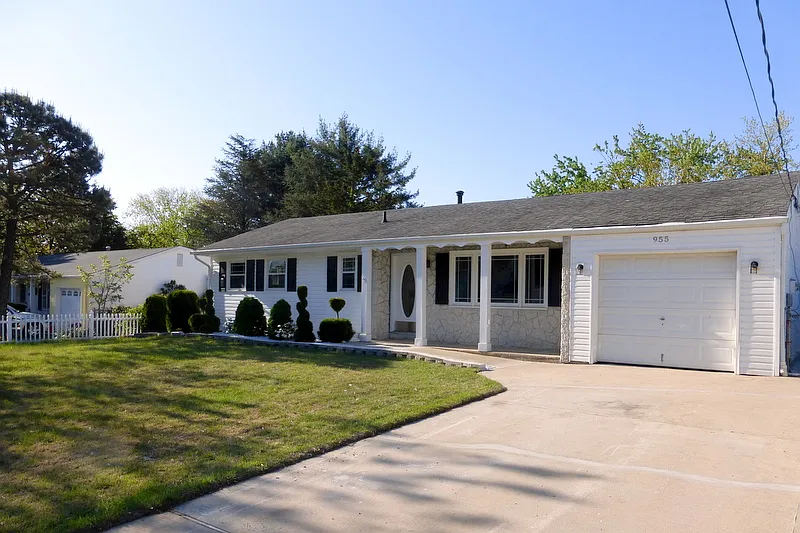 955 Utah Dr photo 1