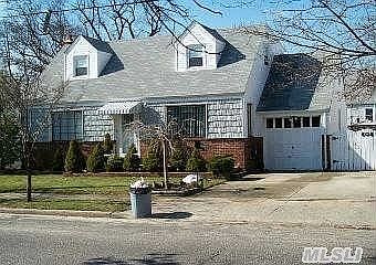 2nd image of 404 Hunnewell Ave