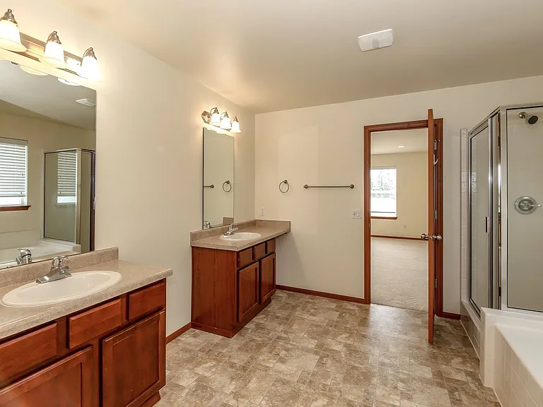 1187 Swan Loop — Photo 32