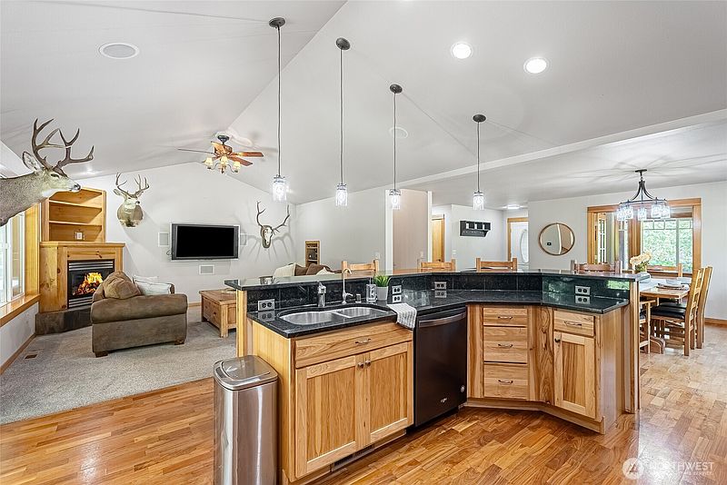 5th image of 1035 Red Tail Lane