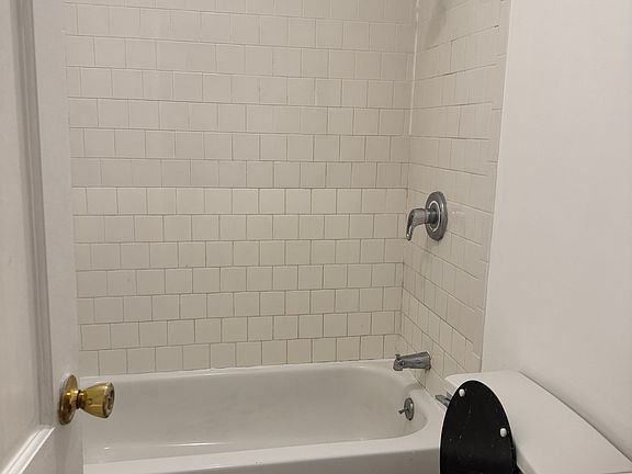 3rd image of 743 Post Ave Floor 1