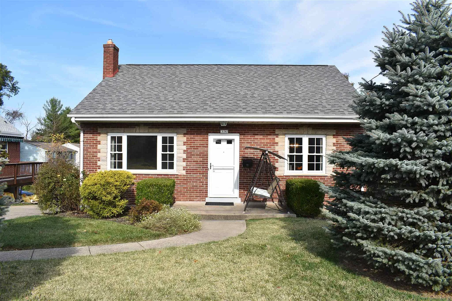 326 Swan Cir photo 1