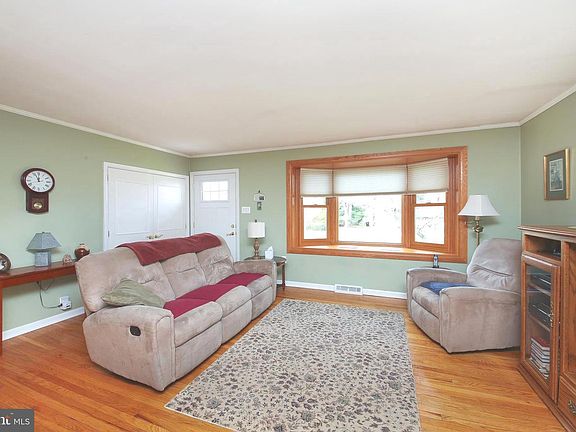 3rd image of 1448 Wheaton Ln