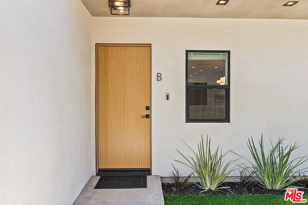 3 bed, 2.5 bath, 1458 sqft, $7,750 — Photo 4
