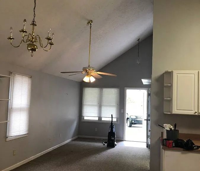 408 W Somersbe Pl — Photo 1