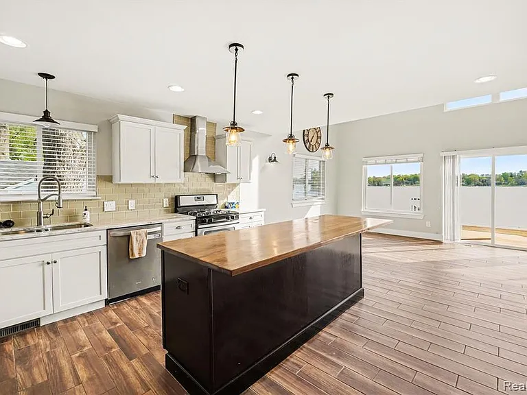 10280 Lakeside Dr — Photo 9