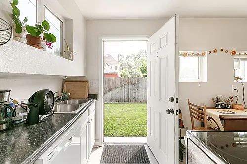 208 S Lincoln St #STUDIO Photo 1
