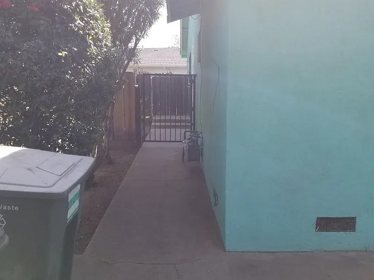1808 W Rumble Rd — Photo 2