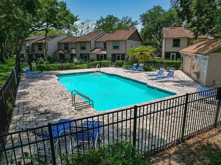 2120 Fletchers Point Cir — Photo 27
