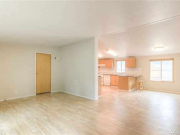 5th image of 3931 82nd Ave SE