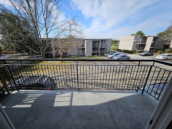 5th image of 158 Wilson Ave #158
