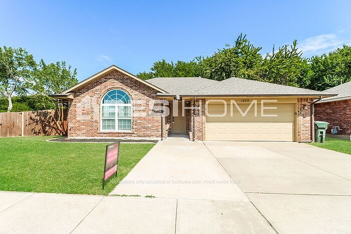 1st image of 1509 Silver Creek Cir