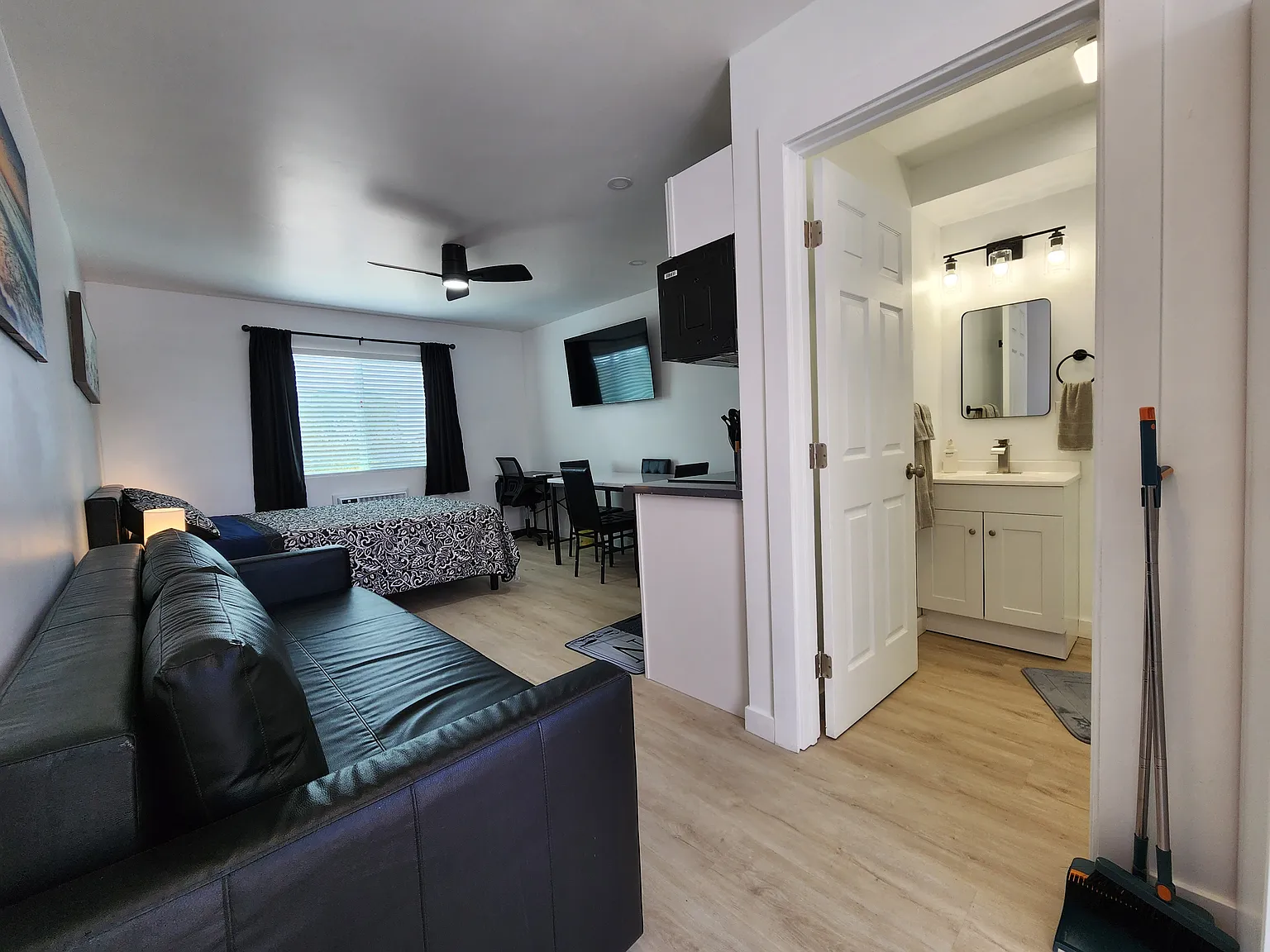 Studio, 300 sqft, $2,499 — Photo 3