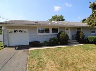 6 Hilltop Ct, Jamesburg, NJ 08831