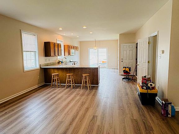 5th image of 105 Heartwood Dr