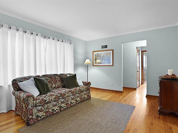 3rd image of 5125 Jamieson Ave APT A2