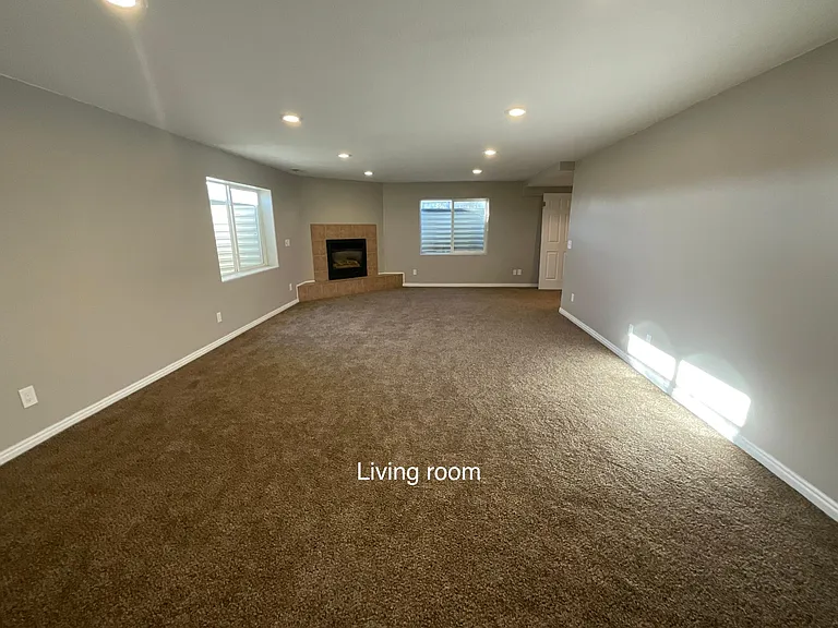 1062 E Waddell St #B — Photo 11