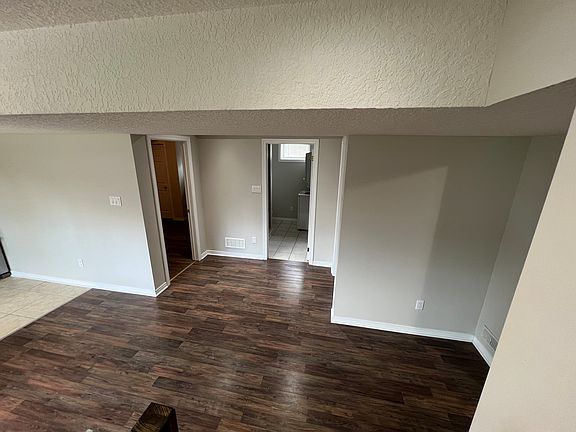 4th image of 32 Floral Dr