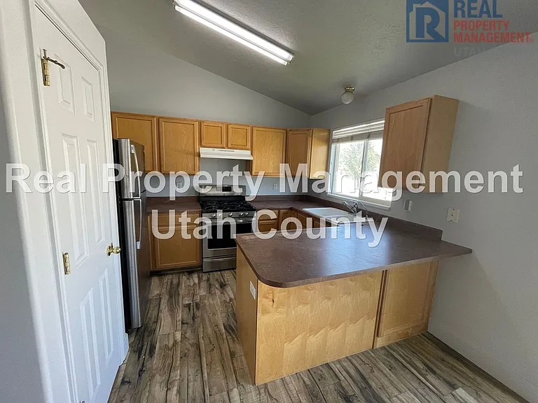 2067 E 1400 S — Photo 7