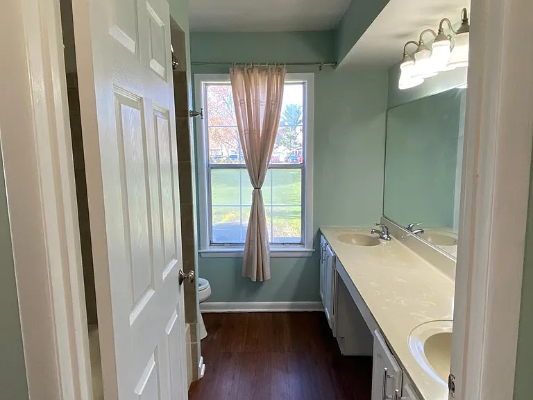 108 Lowell Ct — Photo 22
