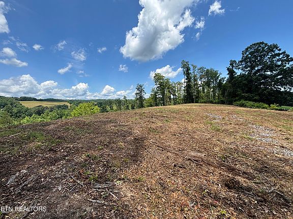 3rd image of 626 Sportsman Ln