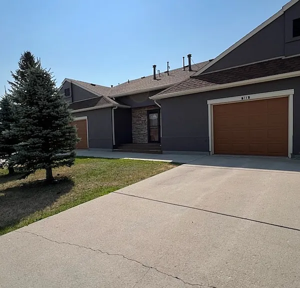 323 Norbeck Ct — Photo 9