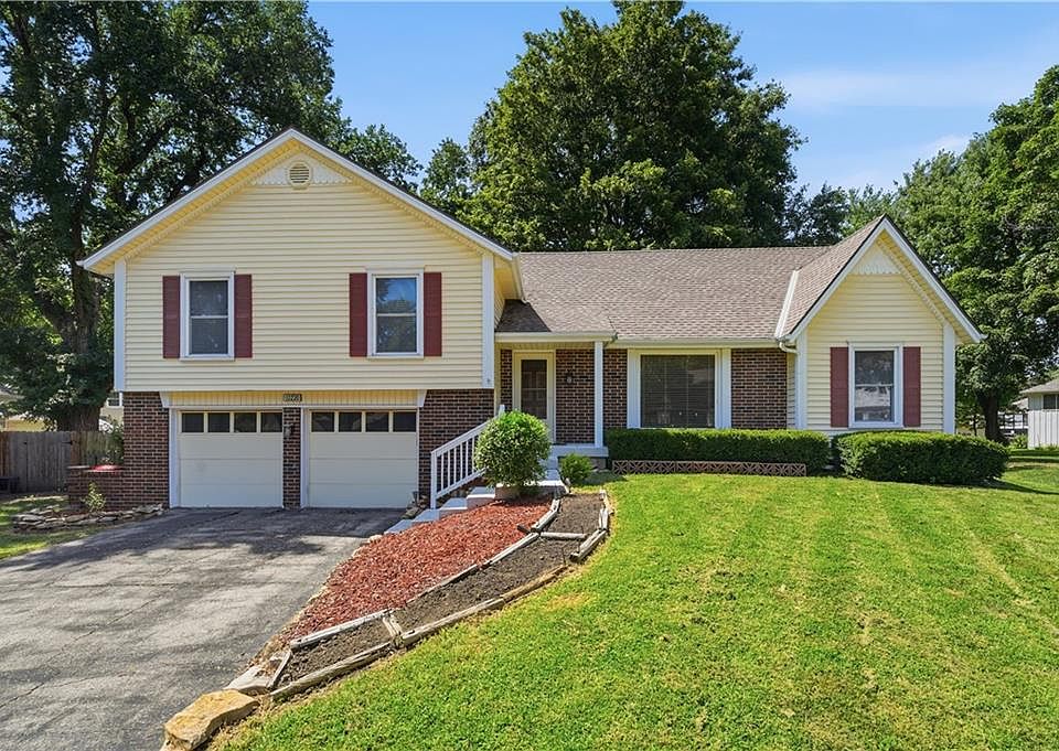 1st image of 10230 Oakmont Cir