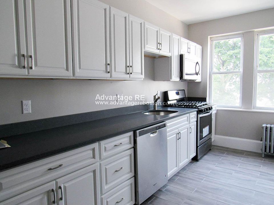 RENOVATED CHEF'S KITCHEN