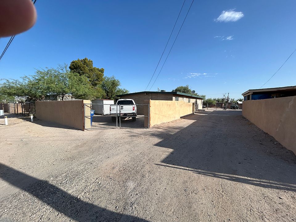 1st image of 732 W 44th St