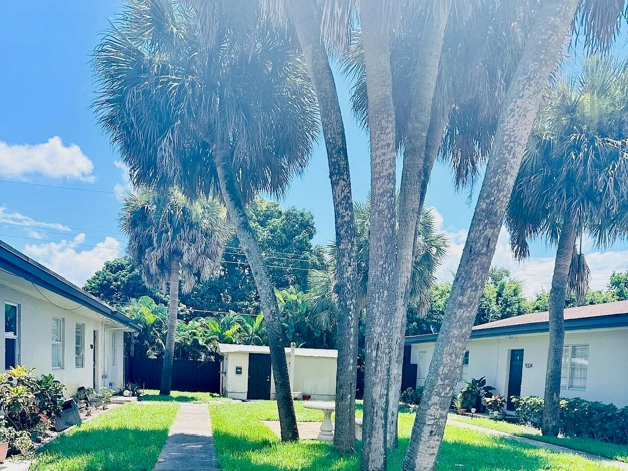2 bed, 1.0 bath, 1040 sqft, $1,900 — Photo 1