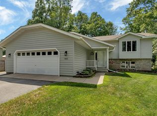 885 Pearl View Dr, Sauk Rapids, MN 56379