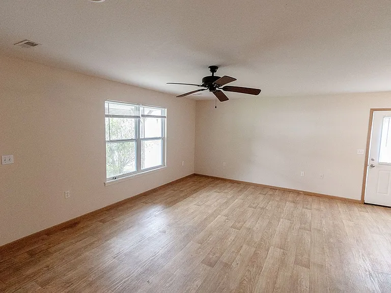 1540 Florence Dr — Photo 5