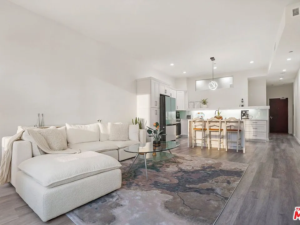 1100 Wilshire Blvd #3307