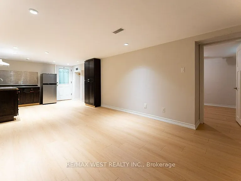 67 May Ave — Photo 24
