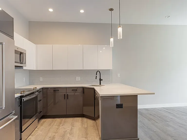 125 Warren Apartments — Photo 13