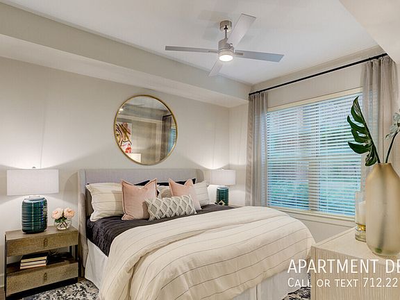 4th image of 1326 Montrose Blvd #306