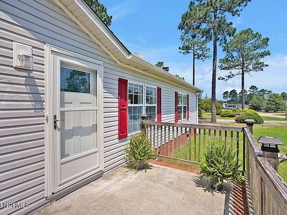 3rd image of 605 Cory Lane NE