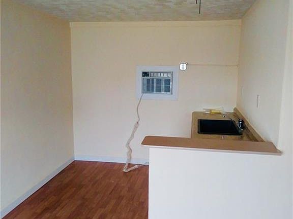 5th image of 612 W Washington Ave APT 4