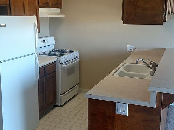 5th image of 2228 Chatsworth Blvd #16