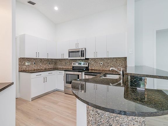 3rd image of 4287 Greenbriar Lane