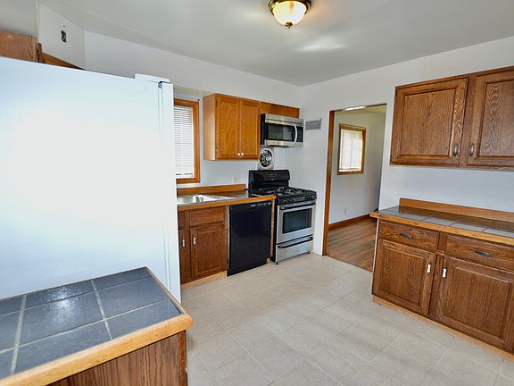 5th image of 803 Muriel St
