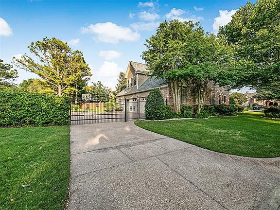 5th image of 2700 Derby Ct