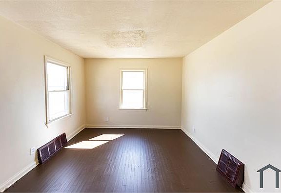 5th image of 808 Seward Ave
