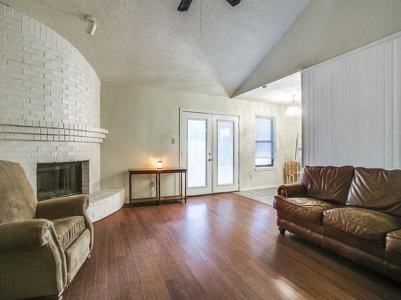 3rd image of 4509 Woodcreek Dr