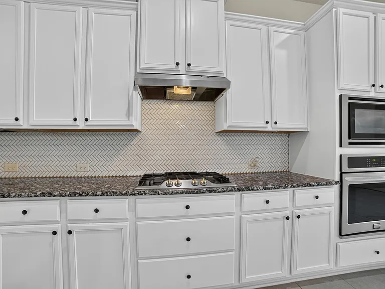 10712 Troutt Dr — Photo 9